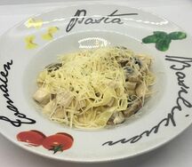 Феттучини с курицей и грибами