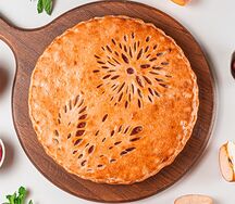 Пирог с персиком и малиной