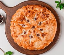 Пирог с творогом и изюмом