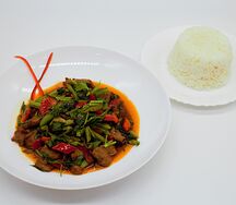 Говядина с сельдереем и рисом