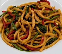 Жареный лагман с курицей
