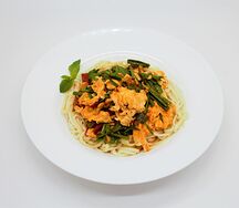 Джусай с лагманом и яйцами
