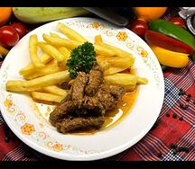 Бефстроганов с картошкой фри
