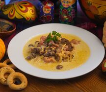 Куриный жюльен с грибами и сливками