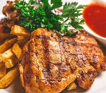 Pollo Alla Griglia Con Salsa Al Pomoforo Piccante