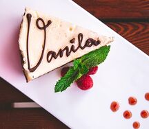 Baked cheesecake with sour cream