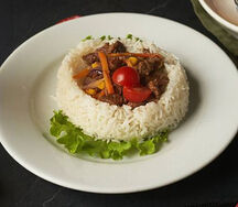 Мясо с овощами и рисом