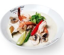 Том Кха с королевскими креветками