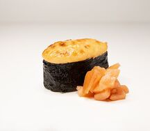 Гункан запеченный лосось