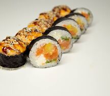 Запеченный с копченым лососем