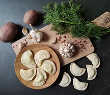 Замороженные вареники с картошкой и зеленью