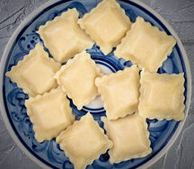 Замороженные равиоли с курицей и сыром