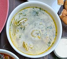 Пельмени с бульоном