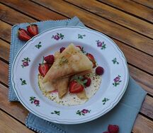 Блинчики с клубникой и сливками