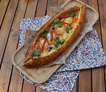 Пиде с курицей и альфредо 