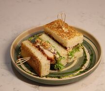 Японский куриный сэндвич Katsu