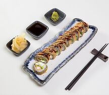 Жареный ролл с креветками