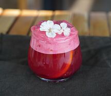 Айс ти из гибискуса и вишни с пенкой