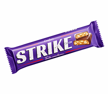 Батончик Strike с жареным арахисом и мягкой карамелью