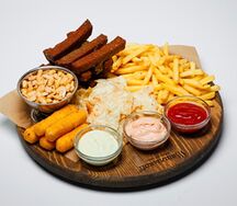 Ассорти из горячих закусок на компанию