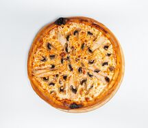 Пицца с курицей и грибами