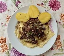 Бешбармак с тушёнкой