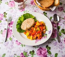 Рыбные котлеты на пару c овощами