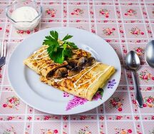 Блин с грибами и луком