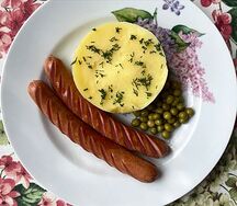 Сосиски с горошком