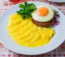 Бифштекс с яйцом