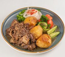 Тушеное мясо с гарниром