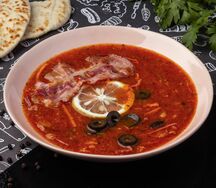 Солянка мясная сборная со сметаной