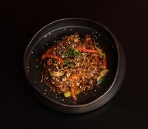 Гречневая лапша Wok с овощами