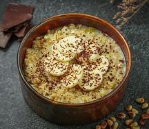 Овсяная каша на молоке с яблоками и бананом
