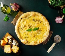 Пицца Кватро формаджи - Quattro formaggi