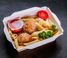 Тефтели мясные с макаронами пенне