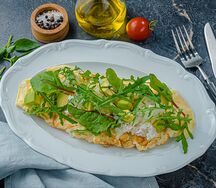 Омлет с кальмарами и рукколой