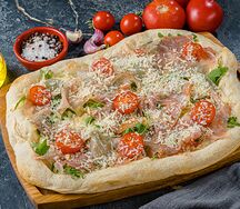 С пармской ветчиной и руколой