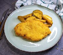 Шницель куриный с картофельными дольками