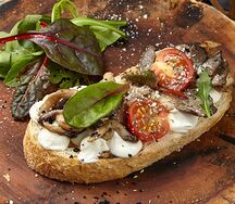 Брускетта с вешенками и творожным кремом