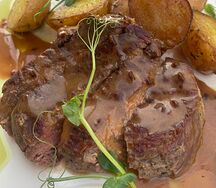 Тальята из говядины с молодым картофелем и соусом демиглас