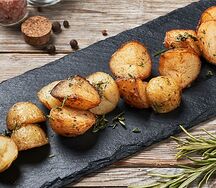 Молодой картофель с розмарином