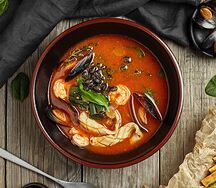 Суп с морепродуктами и черной фасолью