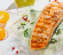 Стейк лосося в Сливочно-шпинатном соусе