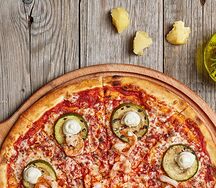 Пицца с креветками и цукини