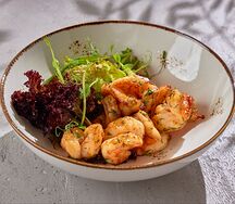 Креветки с зеленью и чесноком