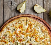 Пицца с грушей и горгондзолой