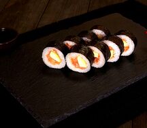 Ролл с фарерским лососем