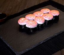 Ролл запеченный с копченым лососем