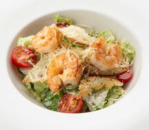 Салат Цезарь с креветками